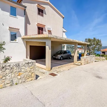 Апартаменты Mirta *