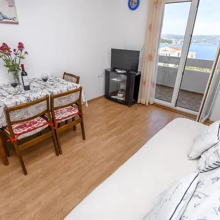 Mirta Apartamento Ražanj